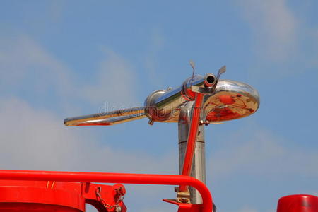 水龙头的钙化细节需要清洗火红色软管卷绕辊辊,与耦合器和喷嘴消防员
