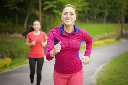 跑步者 朋友 保镖 慢跑 健康 损失 运动 活动 运动员