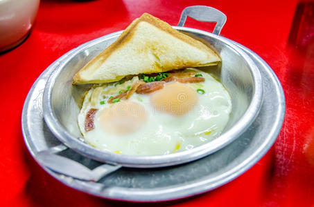早餐 食物 煎蛋 油炸 中南半岛 早晨 香肠 特写镜头 面包