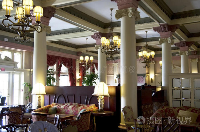优雅的老酒店酒廊餐厅