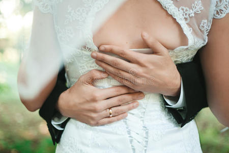 身体 手指 男人 夫妇 按钮 签名 新娘 长袍 连衣裙 公司