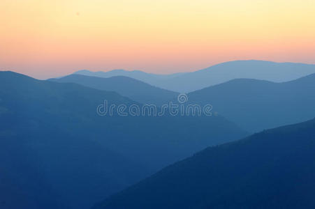 全景图 薄雾 环境 早晨 美女 风景 高的 场景 小山 岩石