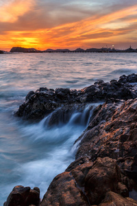 云景 阳光 傍晚 照片 场景 暗礁 悬崖 流动的 岩石 风景