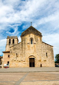 西班牙贝萨卢的圣佩雷教堂