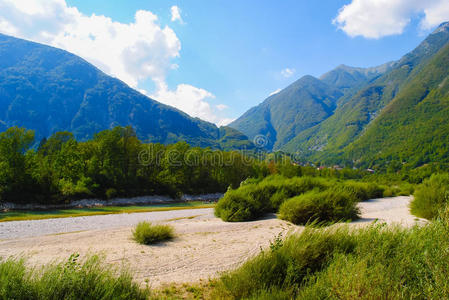 夏天山川的美丽景观