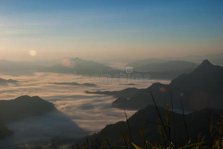 风景 秋天 森林 阴影 岩石 小山 高的 雷伊 朦胧 落下