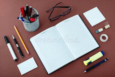 钢笔 书桌 开销 桌子 橡胶 磁带 眼镜 标记 写作 橡皮擦