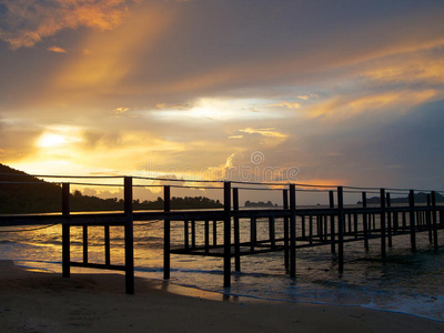 天空 太阳 码头 夏天 海洋 风景 防波堤 浪漫的 地平线