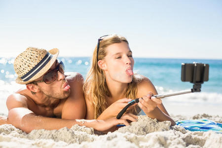 美丽的 智能手机 夫妇 年代 单脚架 海滩 假日 运动型