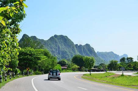 汽车在路上