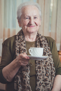 成人 幸福 沉思 在室内 活动 面对 享受 老化 白种人