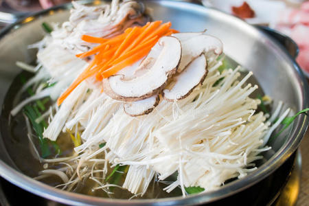 蔬菜 美味的 桌子 猪肉 热的 大米 食物 烹饪 结合 韩国人