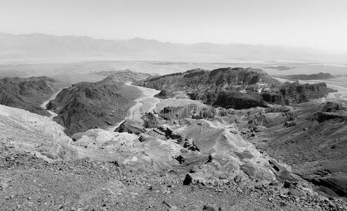 沙漠山脉悬崖。