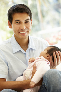 亚洲父亲和婴儿