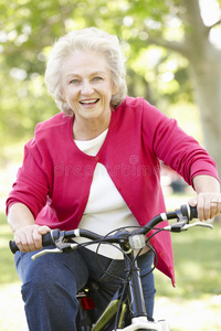 公园 国家 年代 享受 肖像 成熟 健身 退休 适合 自行车