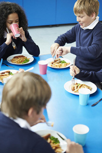 微笑 小孩 学生 白种人 自助餐厅 午餐 饮食 享受 食堂