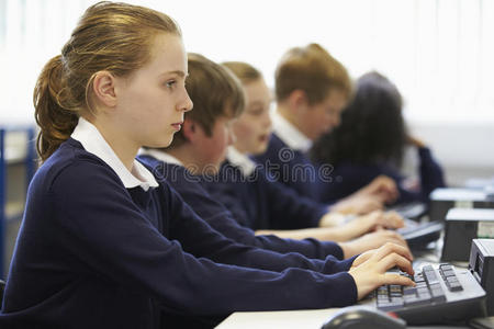 教室 课程 女孩 学习 信息通信技术 在室内 学童 班长
