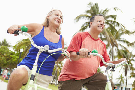 五十年代 男人 公司 朋友 夫妇 西班牙裔 锻炼 闲暇 自行车