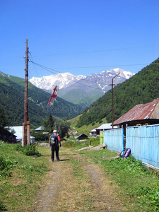 高加索山村的背包客