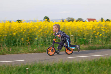 父亲 乐趣 自行车 母亲 小孩 生活 闲暇 第一 骑自行车