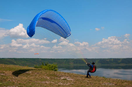 男人 夫妇 滑翔伞 勇气 降落伞 自由 小山 反射 娱乐