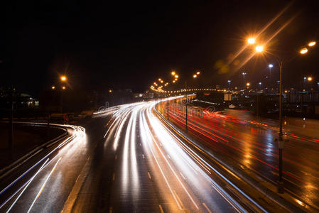 夜间高速公路