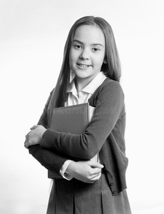 教室黑白黑白照片,微笑的女学生摆着书照片