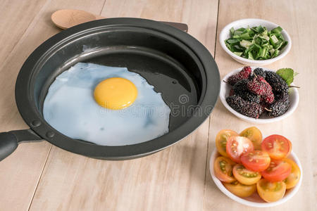 煎鸡蛋和配菜配料