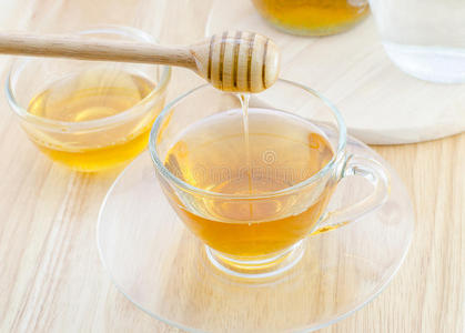 玻璃 早餐 茶杯 热的 糖浆 芳香 蜂蜜 透明的 桌子 草本植物