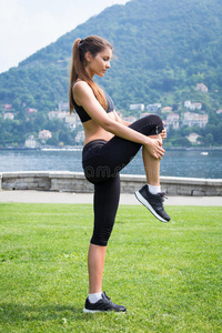 女士 运动员 闲暇 能量 体位 公园 女孩 平衡 健身 运动