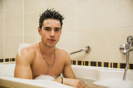 奢侈 身体 水疗中心 男人 白种人 浴缸 沐浴 美丽的 洗澡