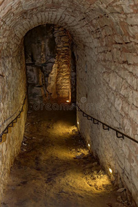 城堡 地窖 建筑学 洞穴 地板 长的 走廊 穹顶 拱顶 岩石