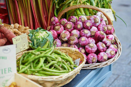 市场上新鲜的健康生物蔬菜