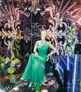 时尚展示时尚服装精品店橱窗服装店销售展示照片