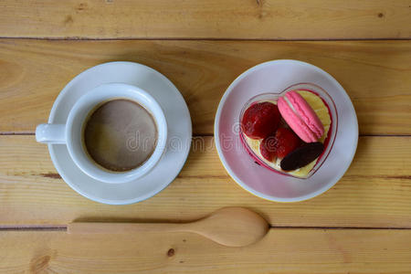 草莓蛋糕和咖啡