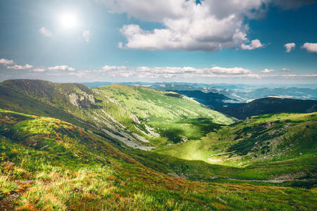 夏季山地景观