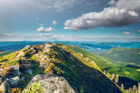 夏季山地景观