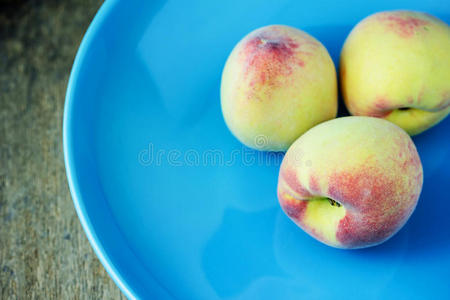 特写镜头 木材 水果 陶瓷 桌子 桃子 甜的 夏天 盘子
