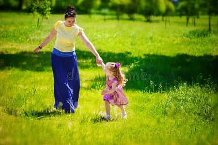 自由 快乐 小孩 闲暇 母亲 公园 享受 后代 起源 自然