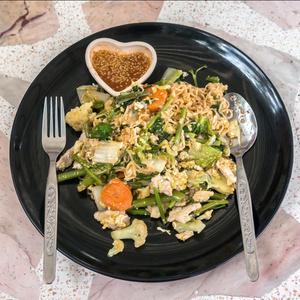 胡椒粉 勺子 苏基 草本植物 食物 面条 晚餐 蔬菜 开销