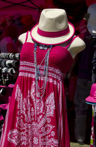皮带 流行的 玻璃 时尚 精品店 帽子 织物 珠宝 手镯
