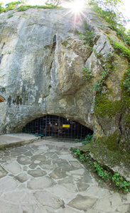 保加利亚德拉纳诺沃修道院附近的BachaKiro洞穴
