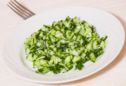 黄瓜绿色蔬菜沙拉，洋葱