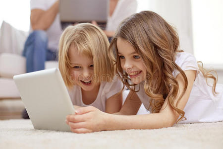 家庭 说谎 朋友 孩子们 应用程序 娱乐 玩家 可爱的 因特网