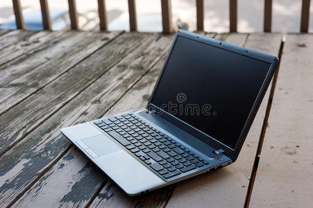 笔记本 笔记本电脑 液晶显示器 键盘 桌面 地板 计算机