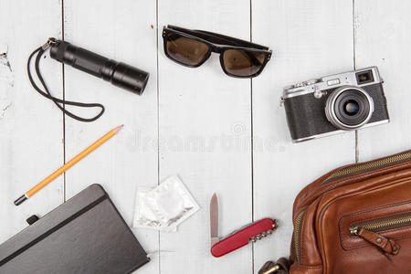 旅游 夏天 桌子 照片 配件 生活 避孕套 摄影师 太阳镜