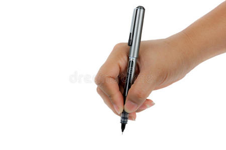 手拿着笔在白色背景上写东西