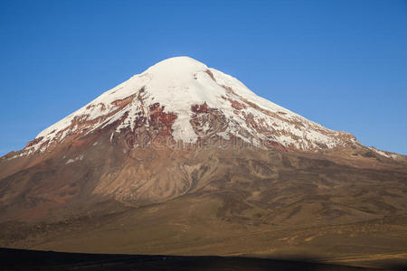 日落时的钦博拉索火山。