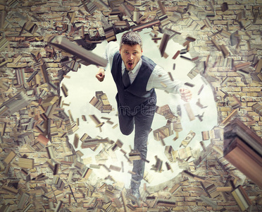 穿墙消防车图片