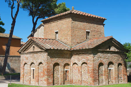意大利拉文纳的GallaPplacidia陵墓的外部。